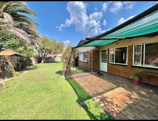 3 BEDROOM HOUSE FOR SALE IN VAN DYK PARK